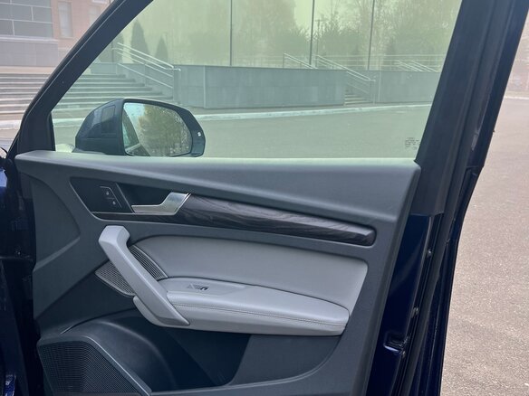 2019 Audi Q5 45 TFSI II (FY), синий, 2800000 рублей - вид 22