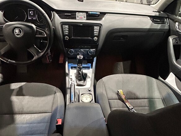 2013 Skoda Octavia III (A7), бежевый, 1250000 рублей - вид 9