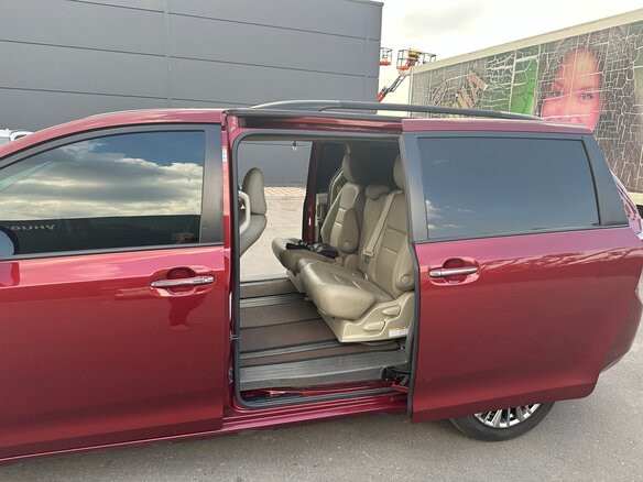 2016 Toyota Sienna III Рестайлинг, красный, 2195000 рублей - вид 20