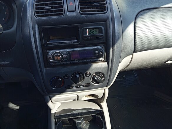 2001 Mazda 323 VI (BJ) Рестайлинг, серебристый, 200000 рублей - вид 10