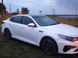 2019 Kia Optima IV Рестайлинг, белый, 2200000 рублей, вид 4