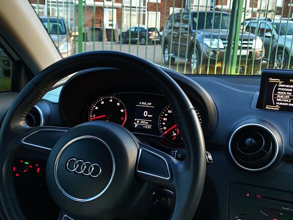 2012 Audi A1 I (8X), белый - вид 2