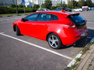 2017 Volvo V40 II Рестайлинг, красный, 1599999 рублей, вид 5