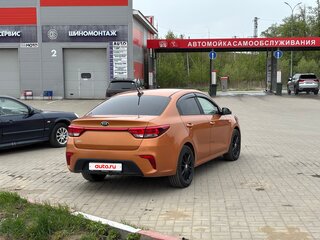 2020 Kia Rio IV, оранжевый, 1320000 рублей, вид 4