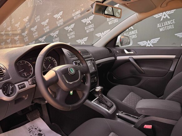 2012 Skoda Octavia II (A5) Рестайлинг, белый - вид 9