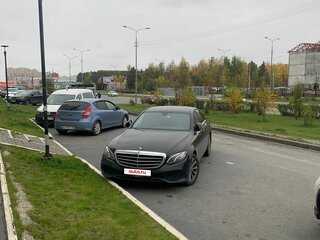 2019 Mercedes-Benz E-Класс 200 V (W213, S213, C238), чёрный, 3500000 рублей, вид 2