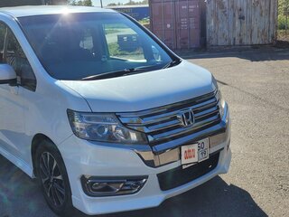 2013 Honda Stepwgn IV Рестайлинг, белый, 2150000 рублей, вид 3