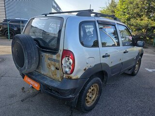 2010 Chevrolet Niva I Рестайлинг, серебристый, 249000 рублей, вид 4