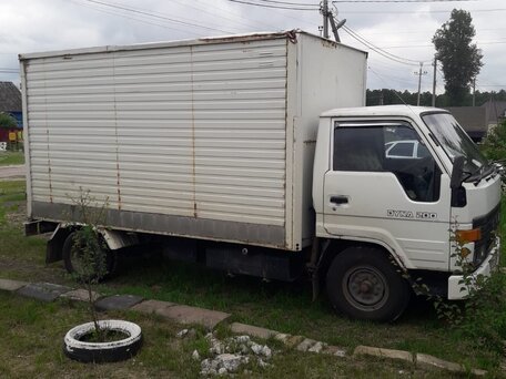 1992 Toyota Dyna, белый, 840000 рублей, вид 1