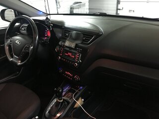 2015 Kia Rio III Рестайлинг, серебристый, 1450000 рублей, вид 3
