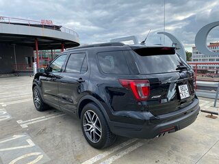 2017 Ford Explorer V Рестайлинг 2, чёрный, 2700000 рублей, вид 2
