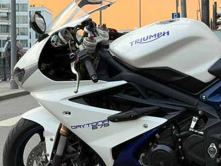 2015 Triumph Daytona 675, белый, 777000 рублей, вид 1
