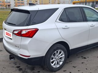 2019 Chevrolet Equinox III, белый, 2170000 рублей, вид 4