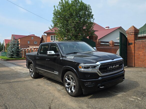 2023 Ram 1500 Crew Cab eTorque V, чёрный, 11100000 рублей