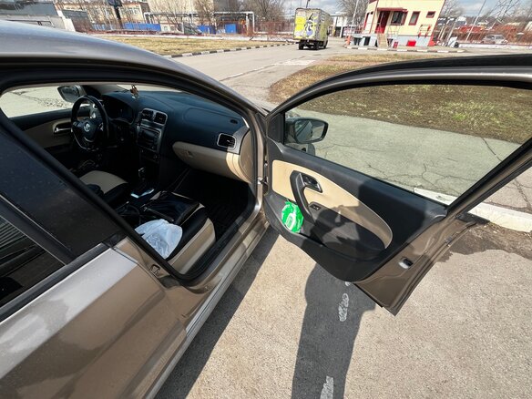 2015 Volkswagen Polo V Рестайлинг, бежевый, 1379000 рублей - вид 12