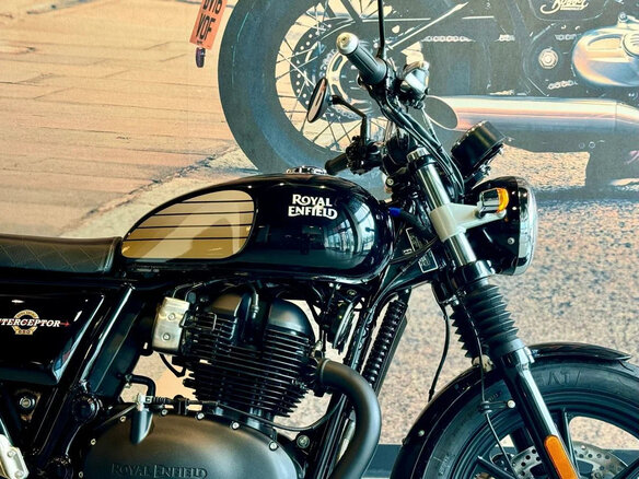 2026 Royal Enfield Interceptor 650, чёрный, 699000 рублей - вид 13