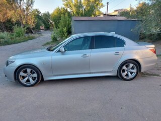2004 BMW 5 серии 520i V (E60/E61), серебристый, 1500000 рублей, вид 4