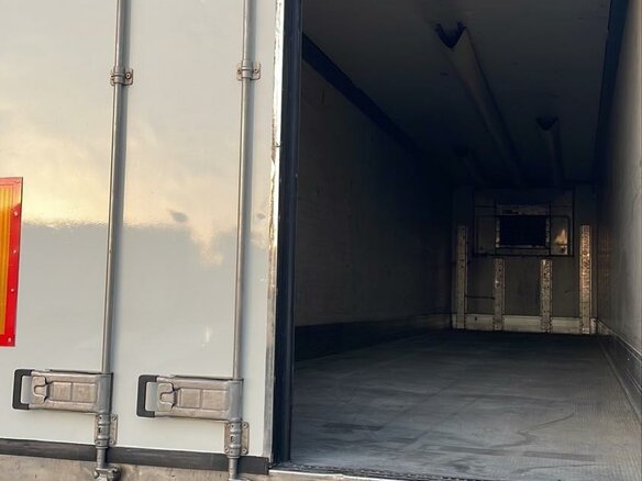 2007 Schmitz Cargobull SKO, белый, 2199000 рублей - вид 2