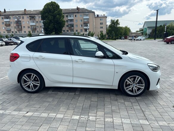 2019 BMW 2 серии Active Tourer 225xe F45 Рестайлинг, белый, 2265555 рублей - вид 4