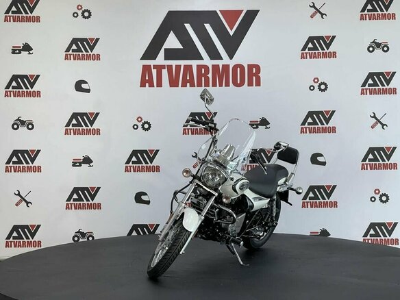 2026 Bajaj Avenger, белый, 249900 рублей