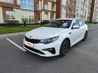 2019 Kia Optima IV Рестайлинг, белый, 2050000 рублей, вид 1