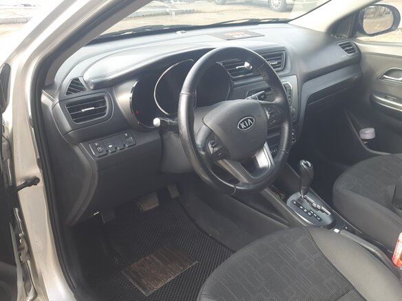 2012 Kia Rio 4-speed III, серый, 800000 рублей - вид 6