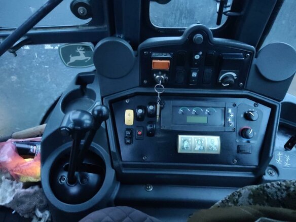 2011 John Deere 325J, жёлтый, 5200000 рублей - вид 15