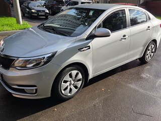 2016 Kia Rio III Рестайлинг, серебристый, 1300000 рублей, вид 1