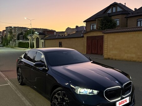 2025 BMW 5 серии Long 530Li VIII (G60/G61/G68), синий, 7700000 рублей, вид 2