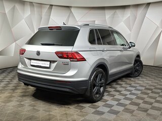 2018 Volkswagen Tiguan II, серебристый, 2019000 рублей, вид 2