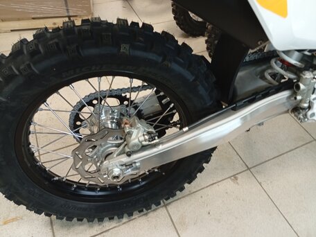 2025 Husqvarna TE 300, белый, 1140000 рублей, вид 4