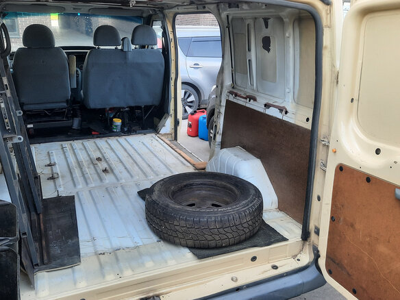 2013 Ford Transit, жёлтый, 760000 рублей - вид 2