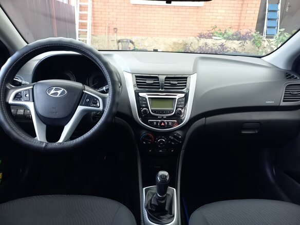 2013 Hyundai Solaris I, белый, 800000 рублей - вид 9