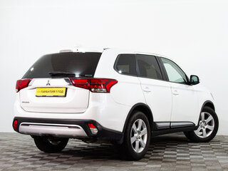 2020 Mitsubishi Outlander III Рестайлинг 3, белый, 2279000 рублей, вид 4
