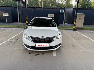 2017 Skoda Octavia III (A7) Рестайлинг, белый, 1150000 рублей, вид 1