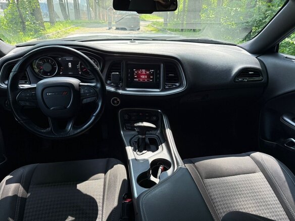 2017 Dodge Challenger III Рестайлинг 2, белый, 3290000 рублей - вид 9