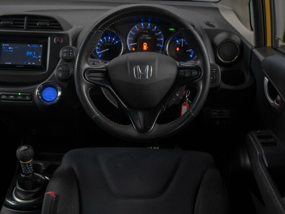 2012 Honda Fit Hybrid II, жёлтый, 1109000 рублей - вид 9