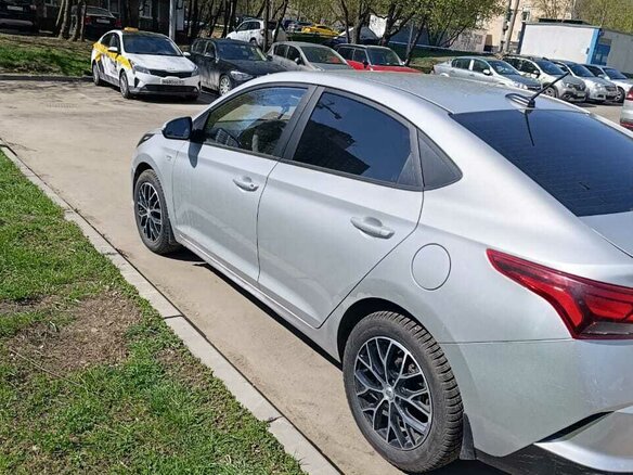 2021 Hyundai Solaris II Рестайлинг, серый, 1490000 рублей - вид 3