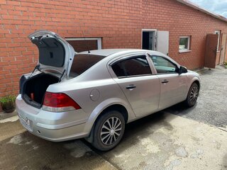2011 Opel Astra H Рестайлинг, серебристый, 599999 рублей, вид 3