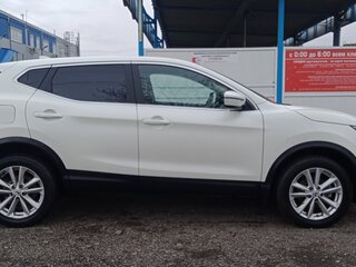 2017 Nissan Qashqai II, белый, 1650000 рублей, вид 2