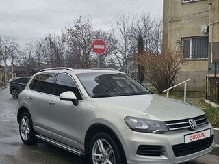 2011 Volkswagen Touareg II, серебристый, 2400000 рублей, вид 4