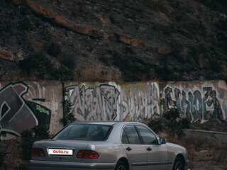 1998 Mercedes-Benz E-Класс 240 II (W210, S210), серебристый, 600000 рублей, вид 5