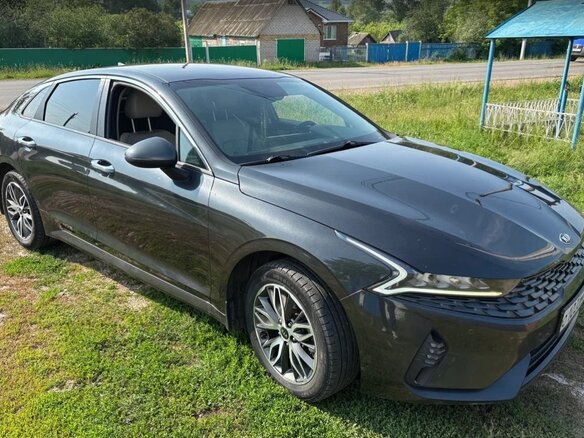 2021 Kia K5 III, серый, 2200000 рублей - вид 1