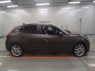 2018 Mazda Axela III Рестайлинг, серый, 950000 рублей, вид 3