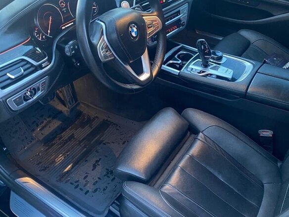 2018 BMW 7 серии Long 740Li xDrive VI (G11/G12), синий, 4500000 рублей - вид 4