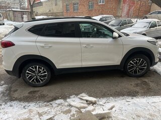 2019 Hyundai Tucson III Рестайлинг, белый, 2500000 рублей, вид 4