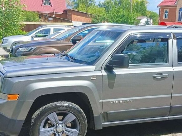 2012 Jeep Liberty (Patriot), серый, 1250000 рублей