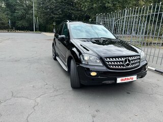 2008 Mercedes-Benz M-Класс 500 II (W164), чёрный, 2500000 рублей, вид 4