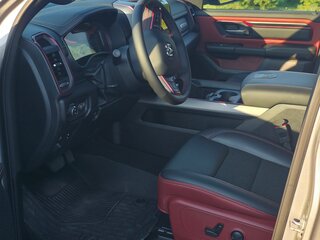 2024 Ram 1500 Quad Cab V Рестайлинг, серый, 7600000 рублей, вид 4