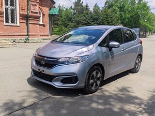 2018 Honda Fit III Рестайлинг, серебристый, 1300000 рублей, вид 2
